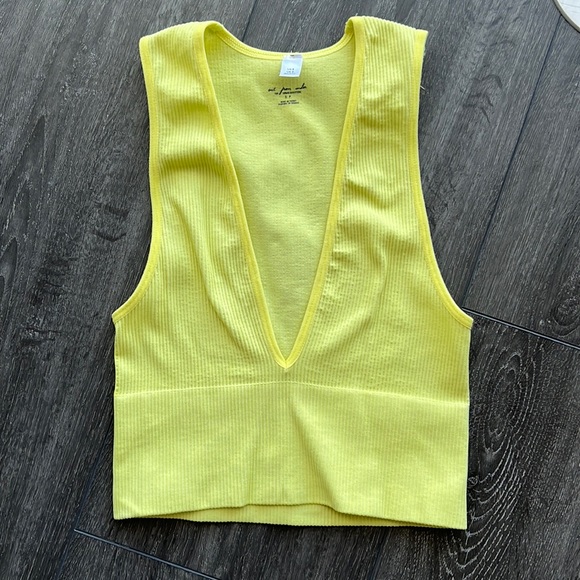 Josie Recycled Ribbed V-Neck Crop Top - Picture 4 of 6